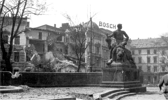 1945_pomnik_zwyciestwa.jpg