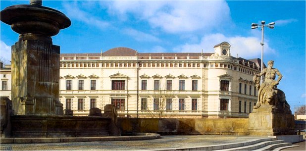 1991_pomnik_zwyciestwa.jpg