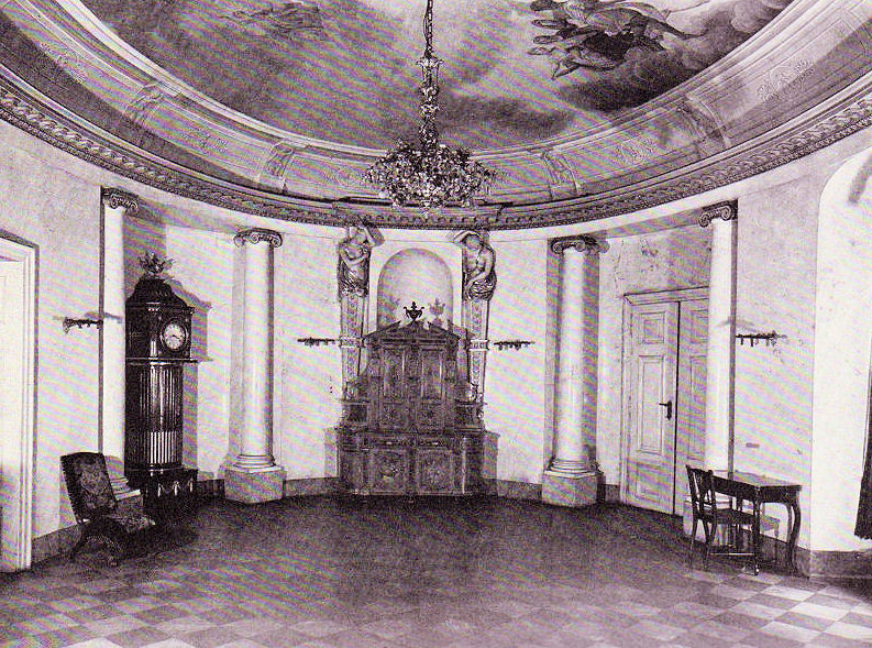 inside_palace.jpg
