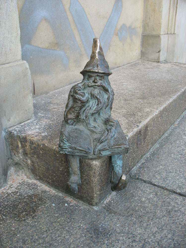 wroclaw_krasnal_bibliofil.jpg