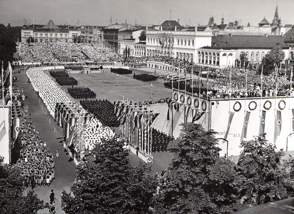 schlossplatz_gimnastyka_sport_1938.jpg