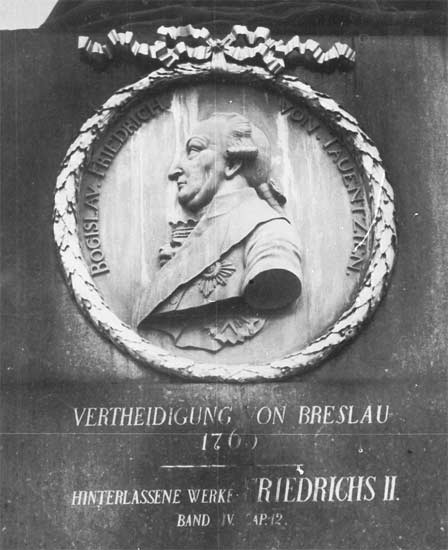 tauentzien_monument1.jpg